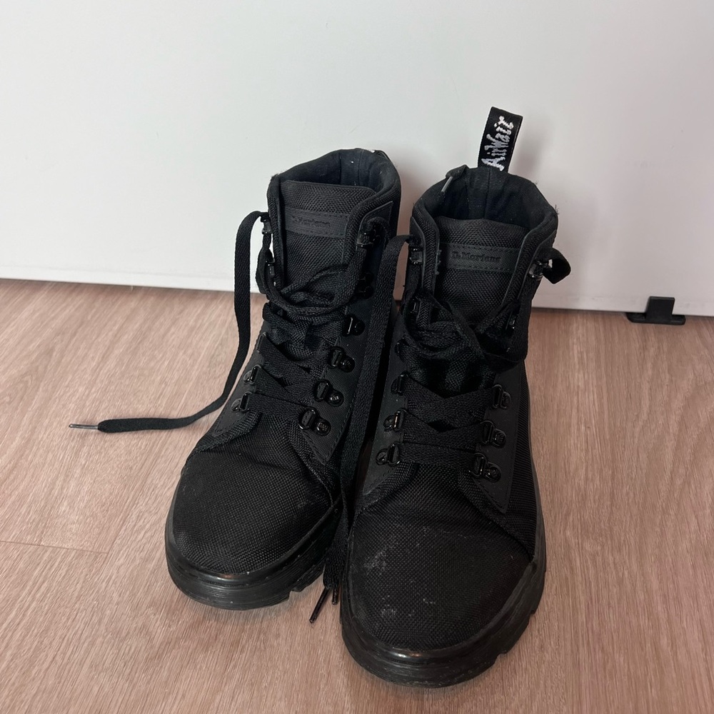 Women’s size 8 Doc Martens Combs